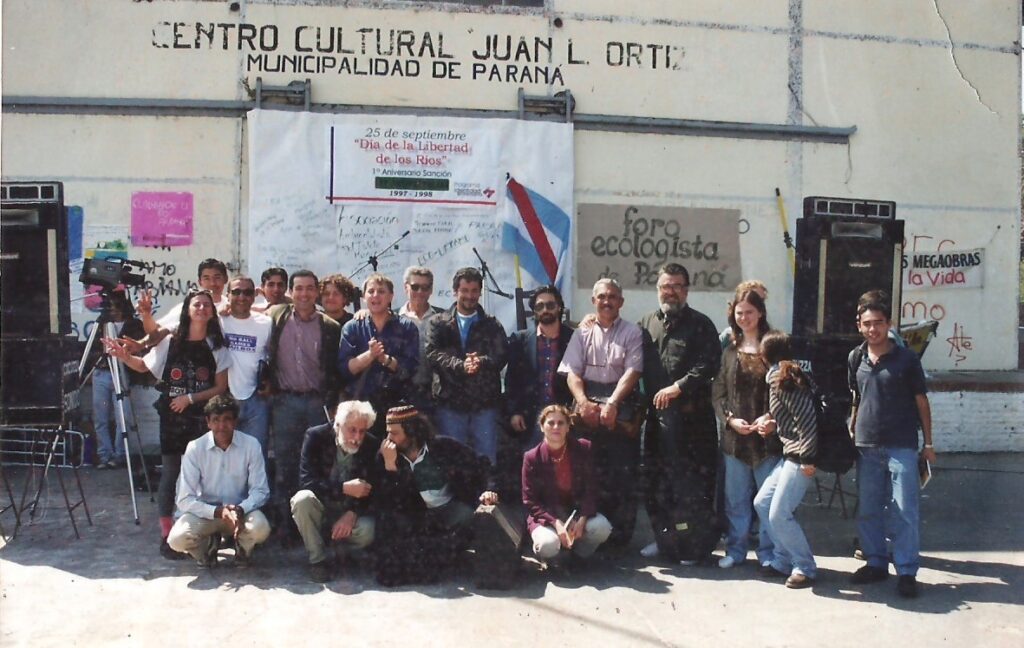 1998. Primer aniversario de la sanción de la ley anti-represas.