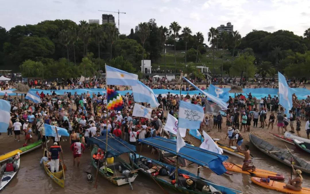 Una multitud paranaense alzó la voz en defensa del río