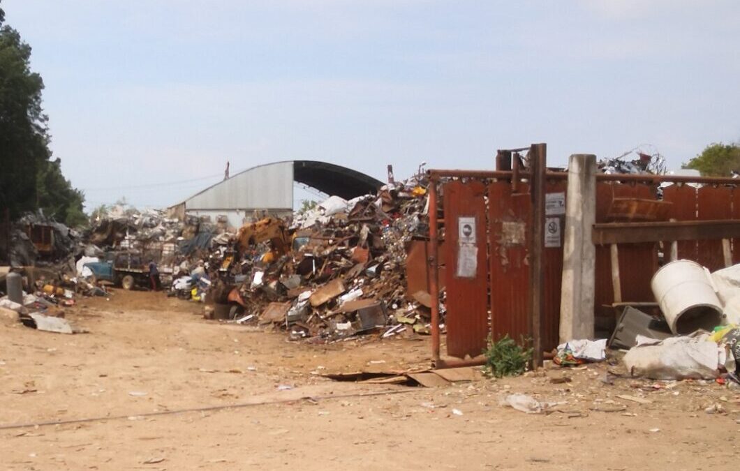 Clausuraron chatarrería de Paraná: son cinco hectáreas “desbordadas de residuos”