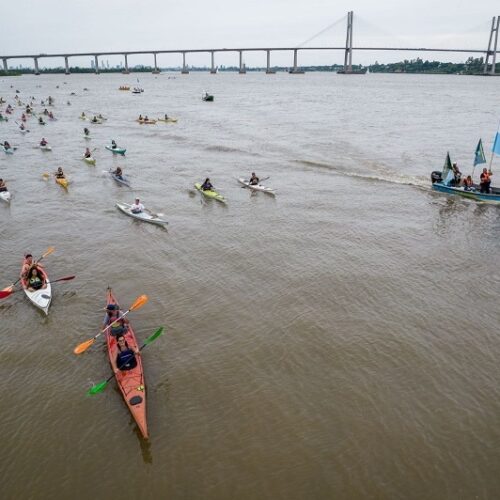En la remada “Salvemos el Paraná” anticiparon un litigio judicial por la Hidrovía