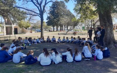 Los niños que tienen un vínculo de amor con la naturaleza son más creativos y felices.