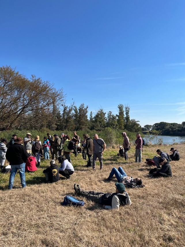 Maxi Schulz es rosarino y se dedica a la divulgación de saberes antiguos del monte nativo. Milita un ambientalismo anclado en la experiencia.